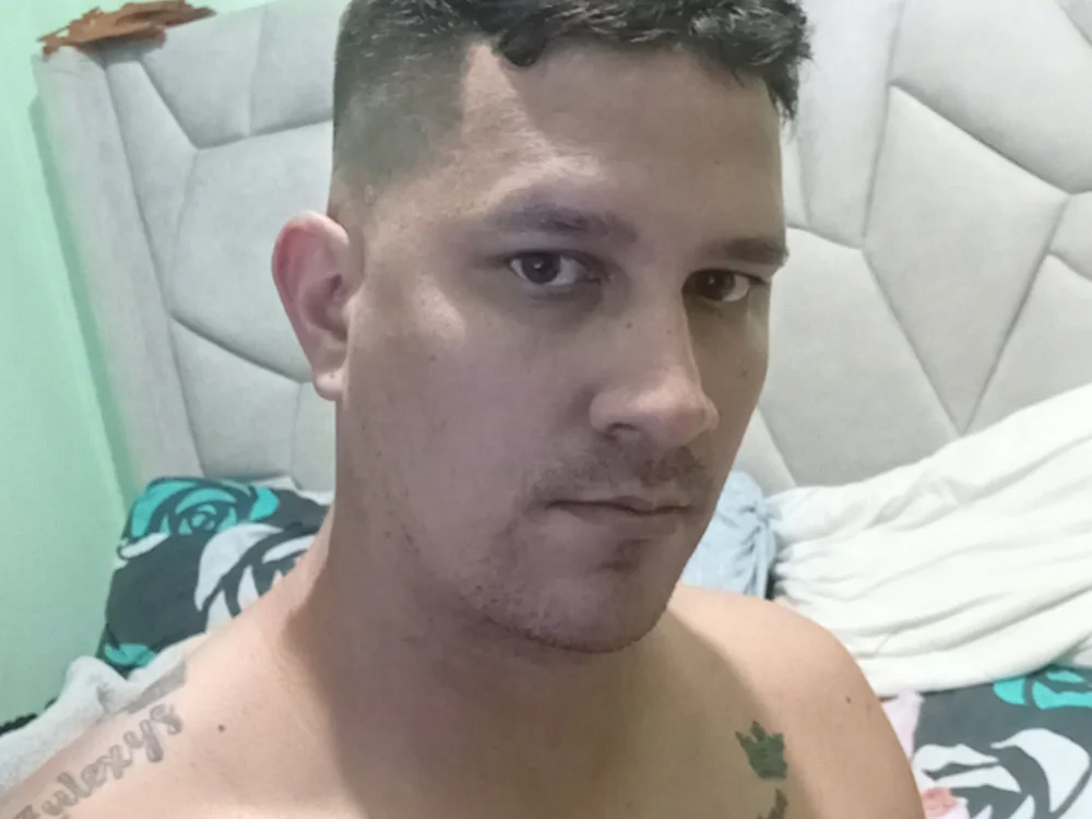 Leojesus20's Offline Chat Room