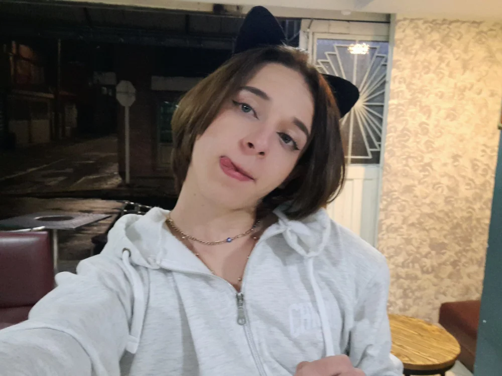 Angeel_Blonde's Offline XXX Chat
