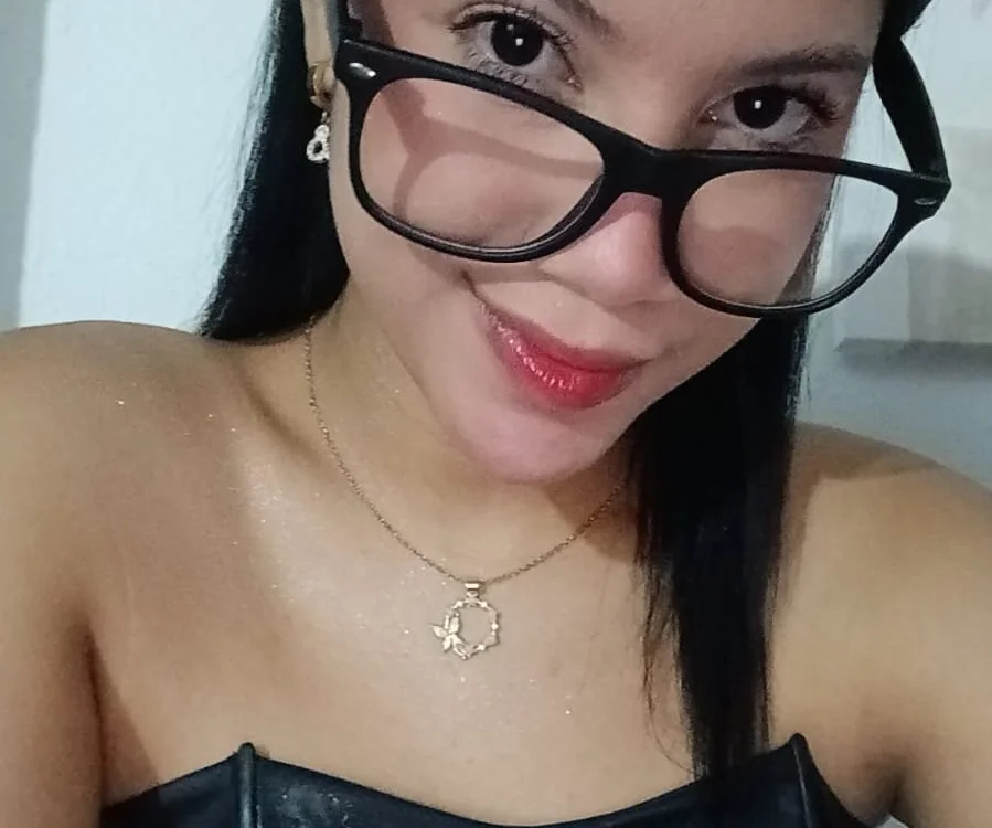 alicee_foox Offline XXX-Chat