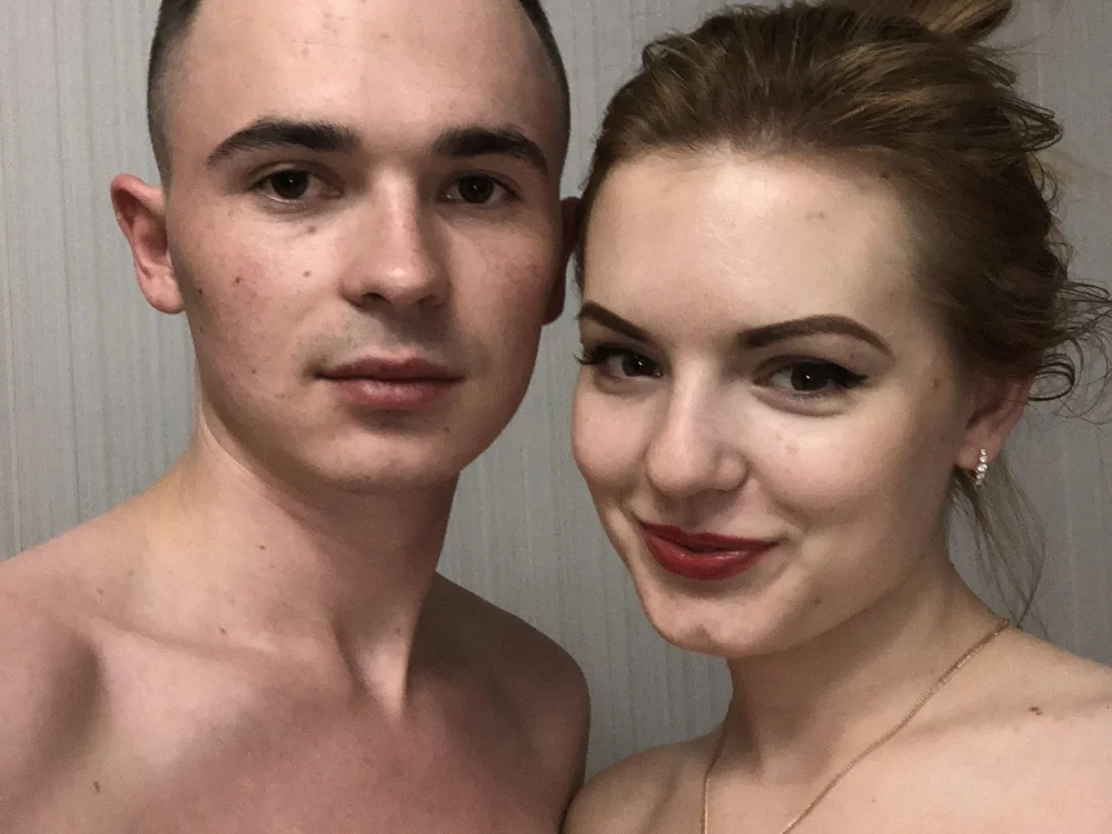 xxxcouplesss' Offline XXX Chat