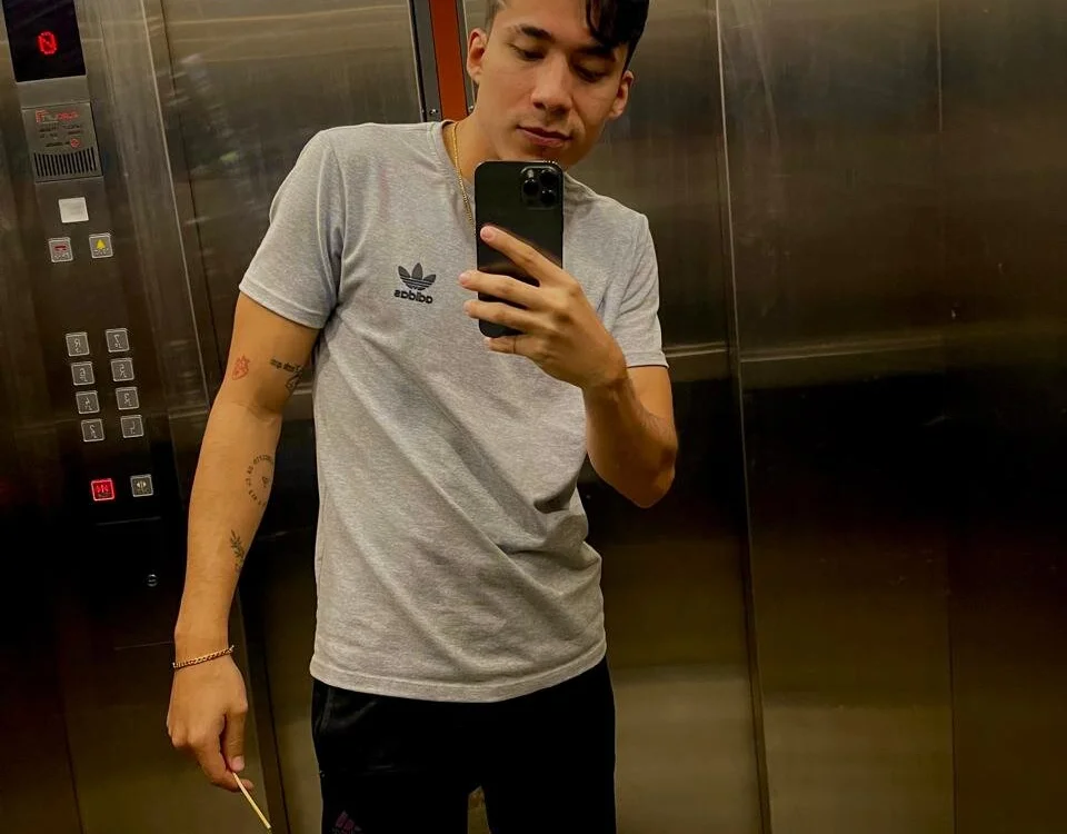 ห้องแชทออฟไลน์ของ IamHotboy_7