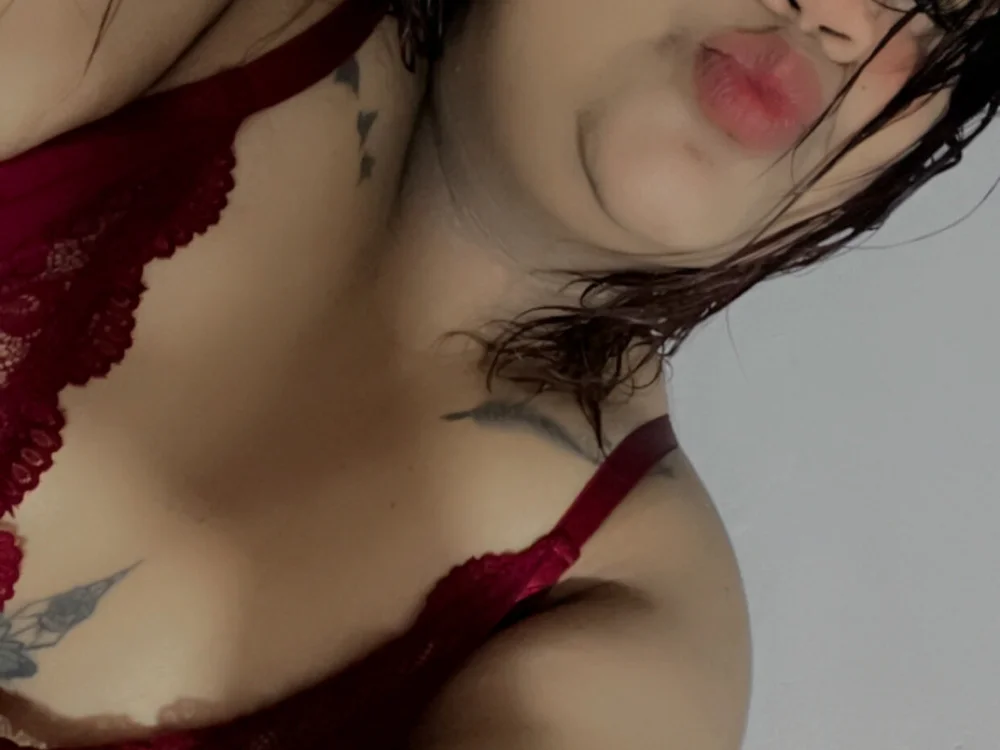 Candy_1142's Offline XXX Chat