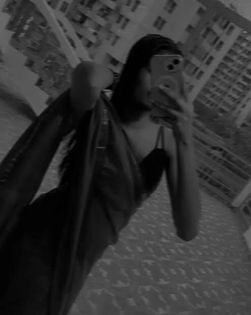 Hotty_Karishma- cover photo