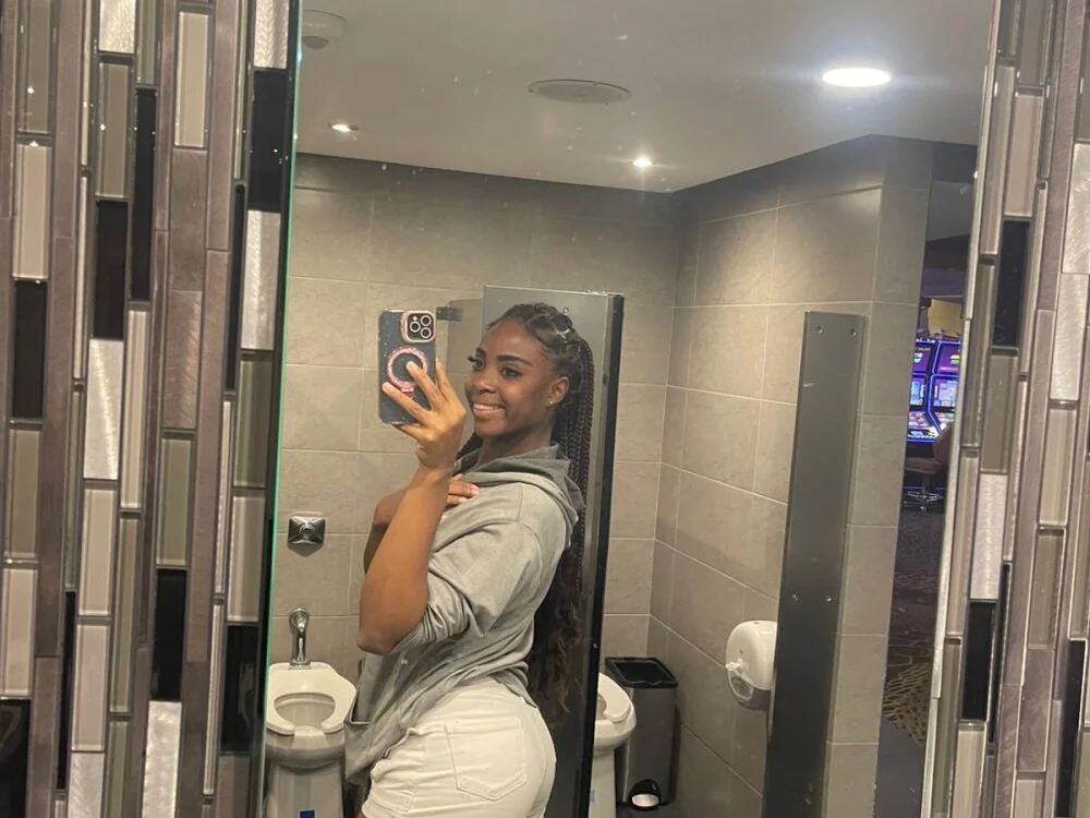 morena_kenner's Offline XXX Chat