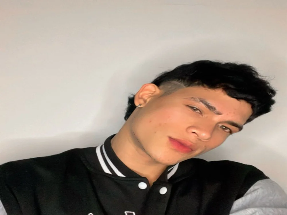 God_HotBryan's Offline XXX Chat