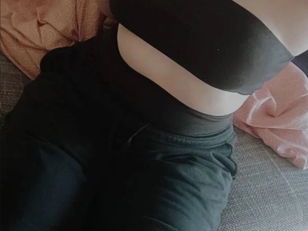 young_hailey's Offline XXX Chat