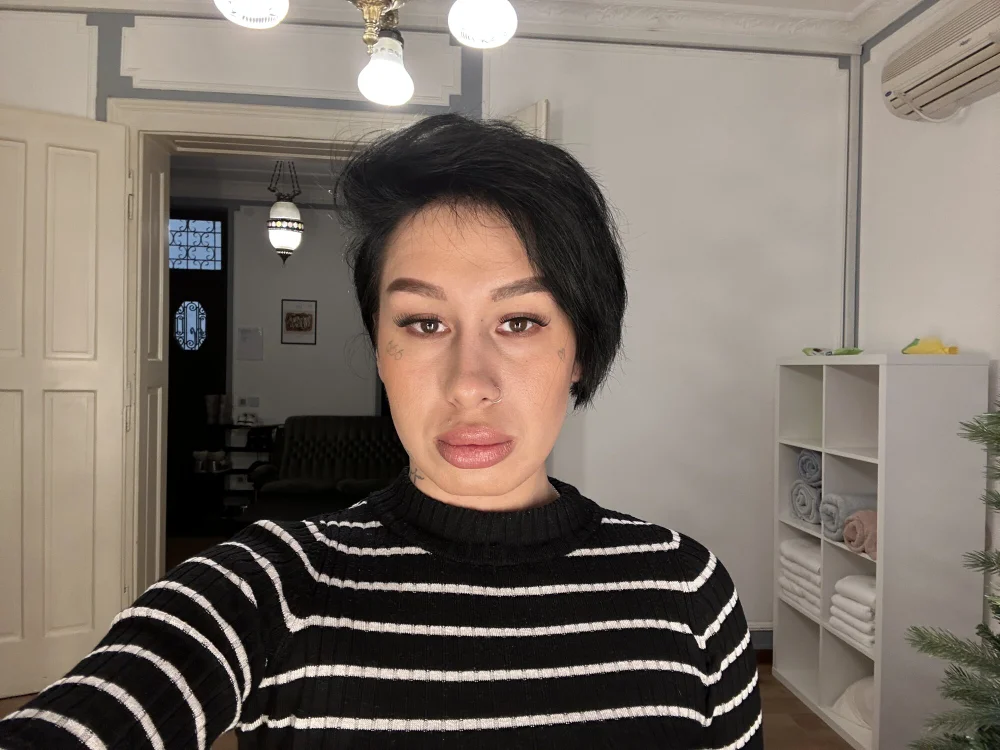 Caitlyn_Snow offline chatrum