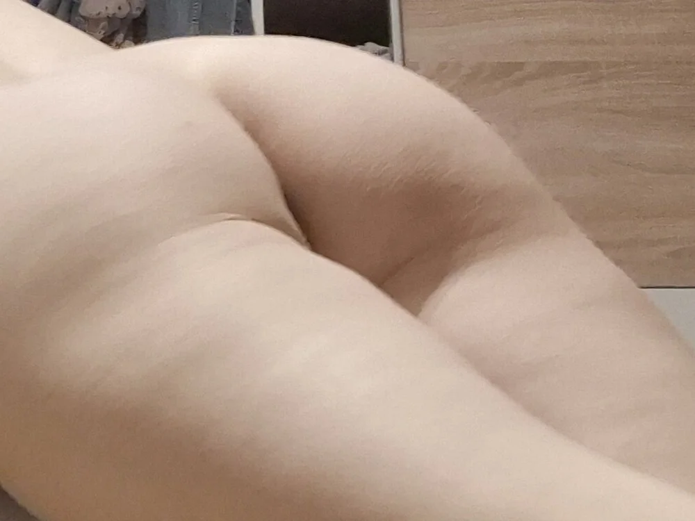 Offline chatovací místnost SluttyHotAmy