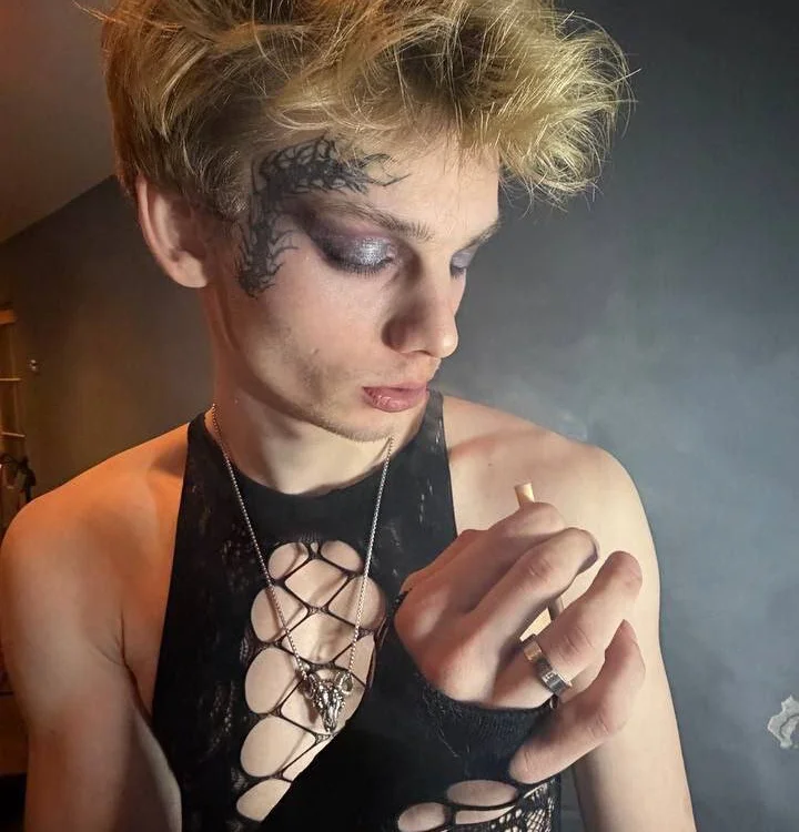 Crimson_Hollow's Offline XXX Chat