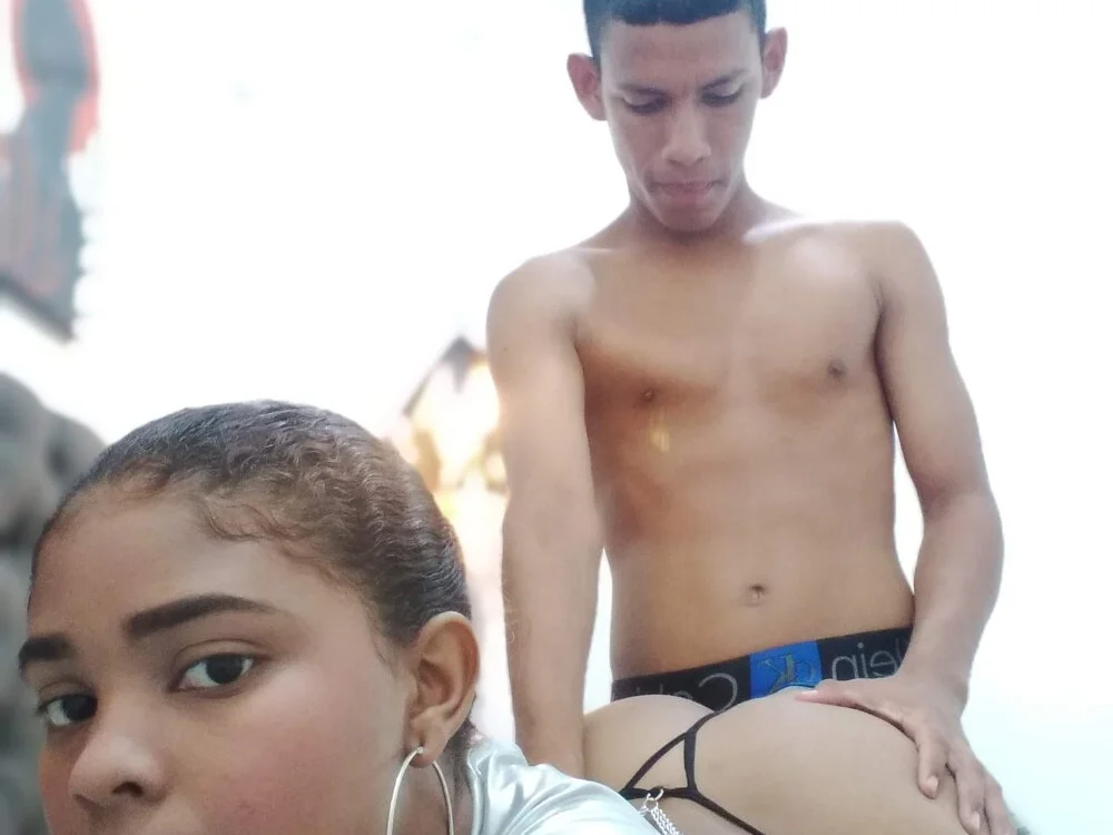 elianvsdanyelis' Offline XXX Chat