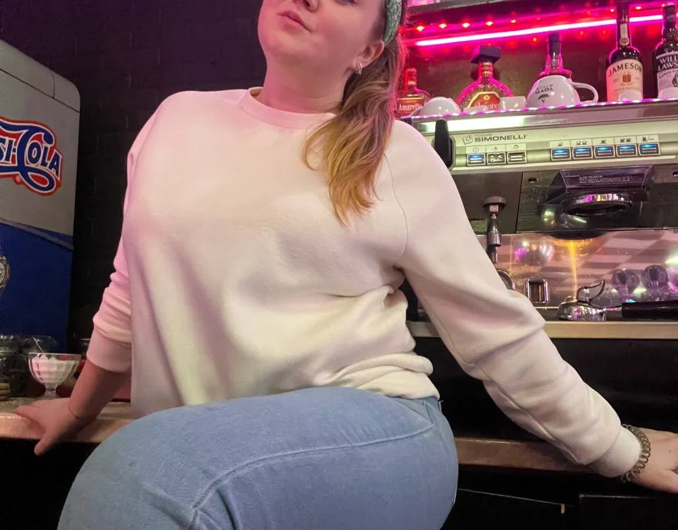 RedFox_xxx's Offline Chat Room