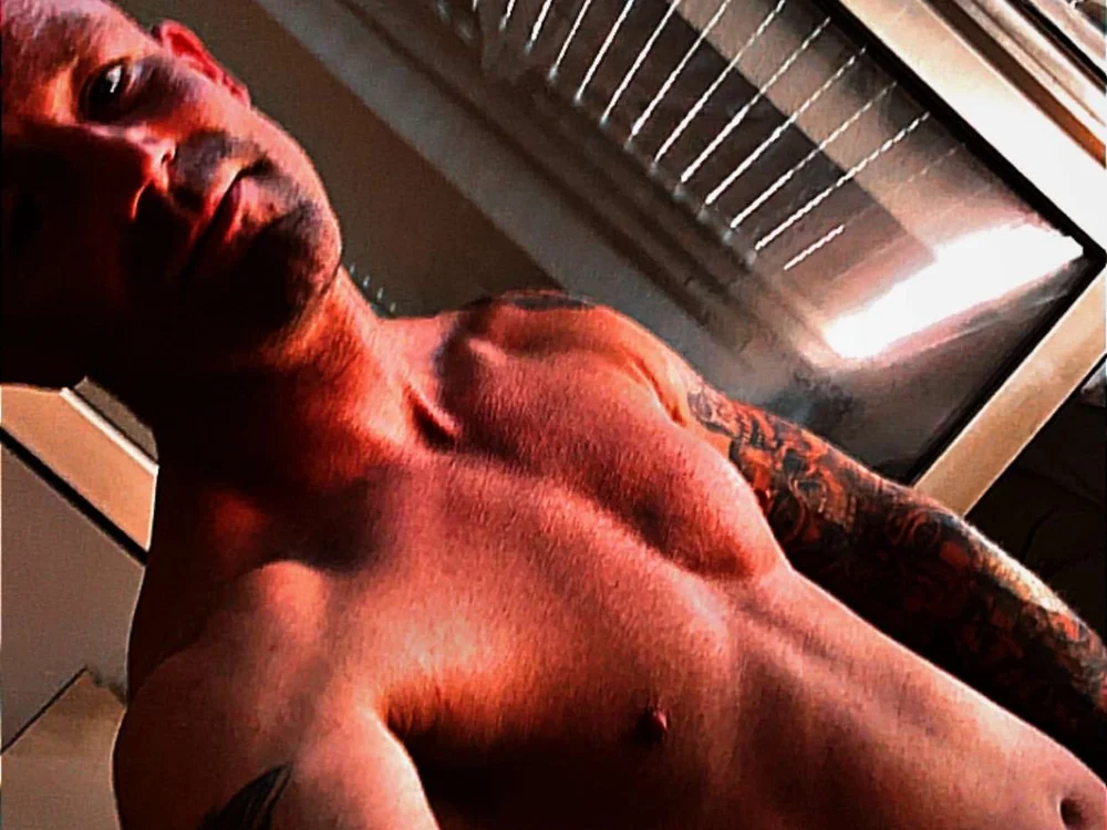 StrongMen91 Offline XXX-chat