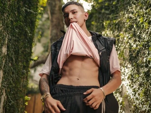 Scook_Gray_'s Offline XXX Chat