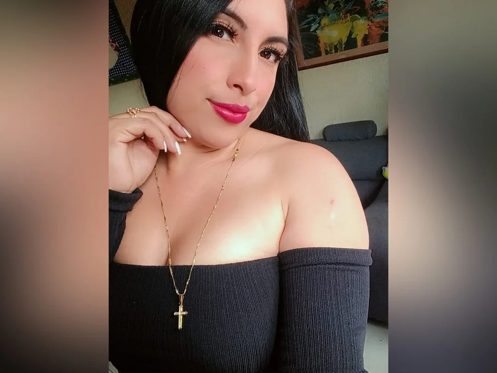 Bellaa_Nesdf's Offline Chat Room