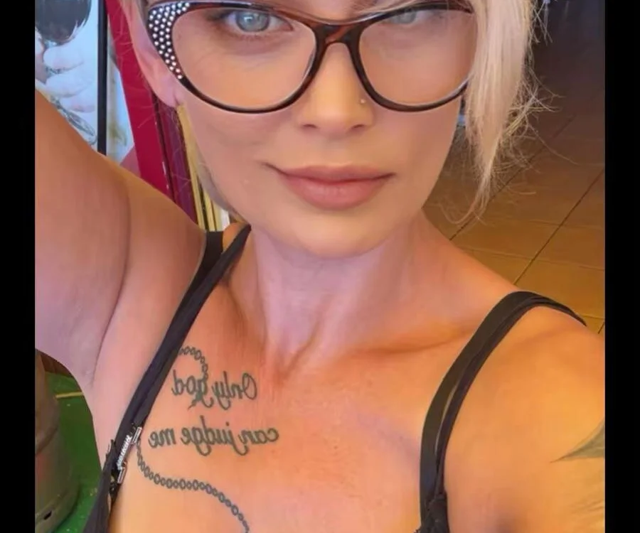 DixieDeluxe Chat XXX offline