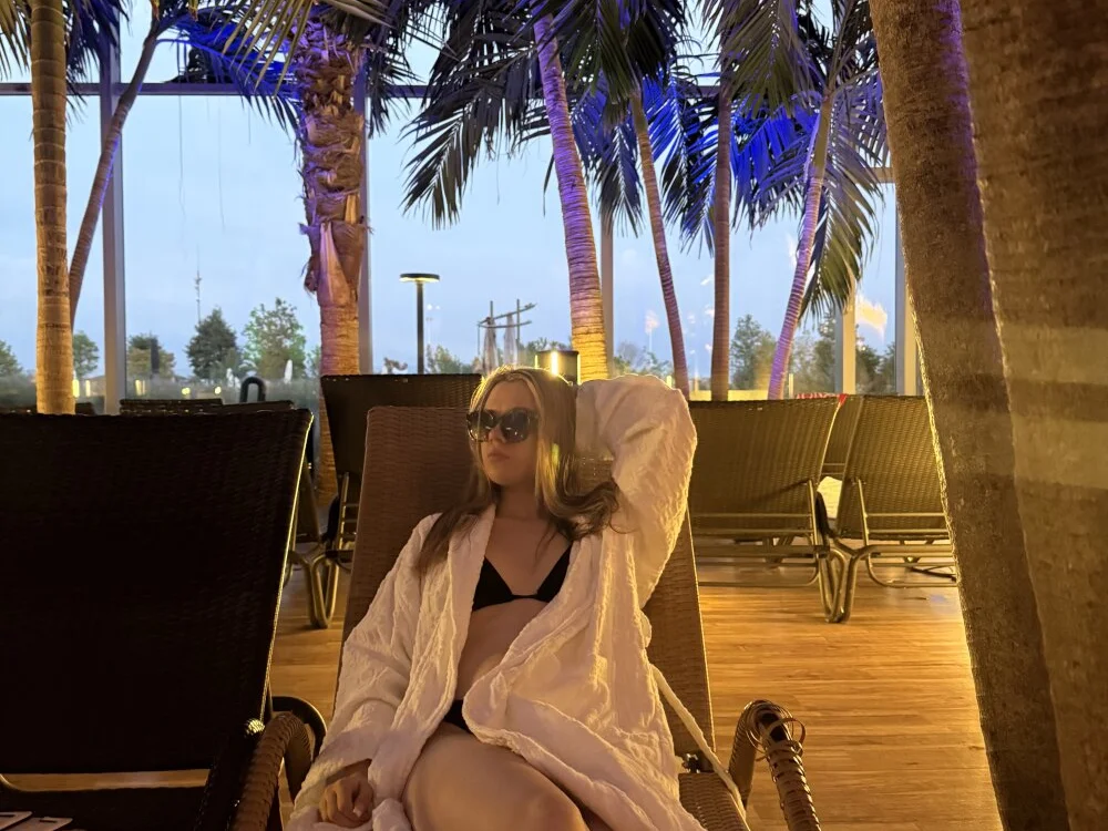 YasmineLace 離線 XXX 聊天