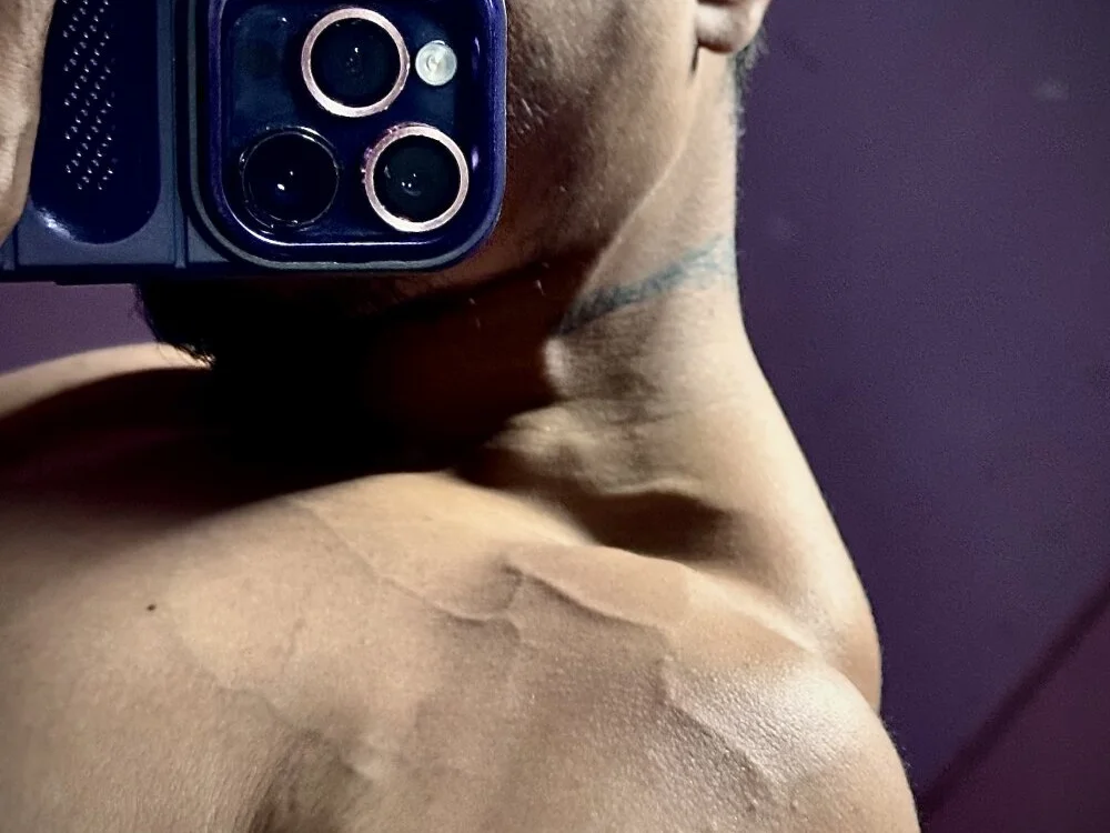 hot_gym_b0y's Offline XXX Chat