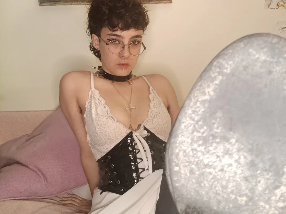 แชท XXX ออฟไลน์ของ InfernalDeityFindom