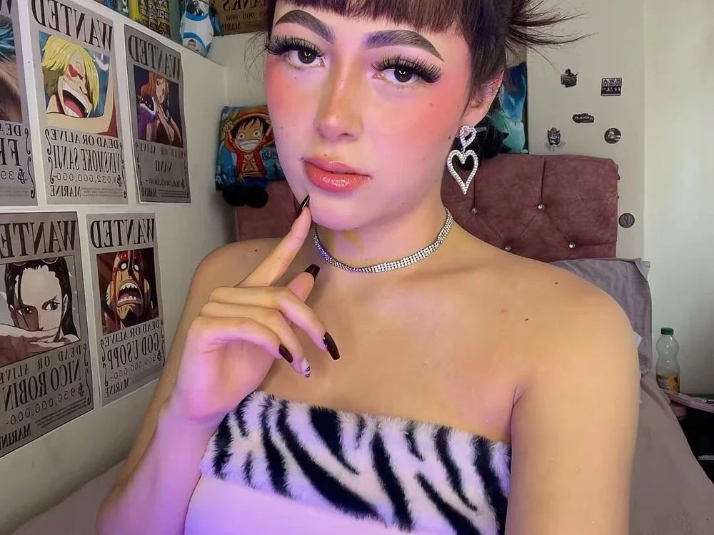 EMMACOOLEE Offline XXX-Chat