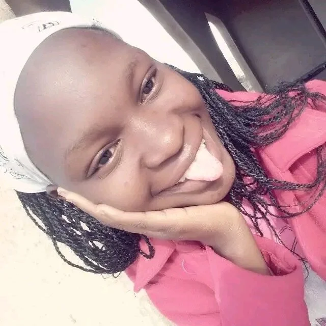 Unhinged-gyal cam model