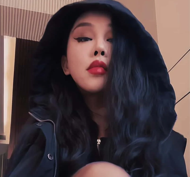 ladyfengyeS010's Offline XXX Chat