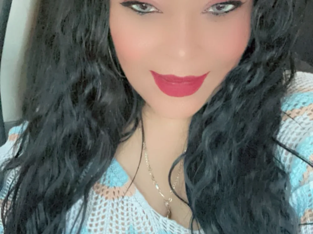 Latinlllovee's Offline Chat Room