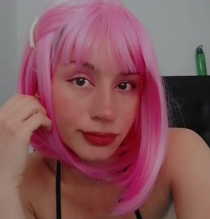 Elizabethh-'s Offline Chat Room