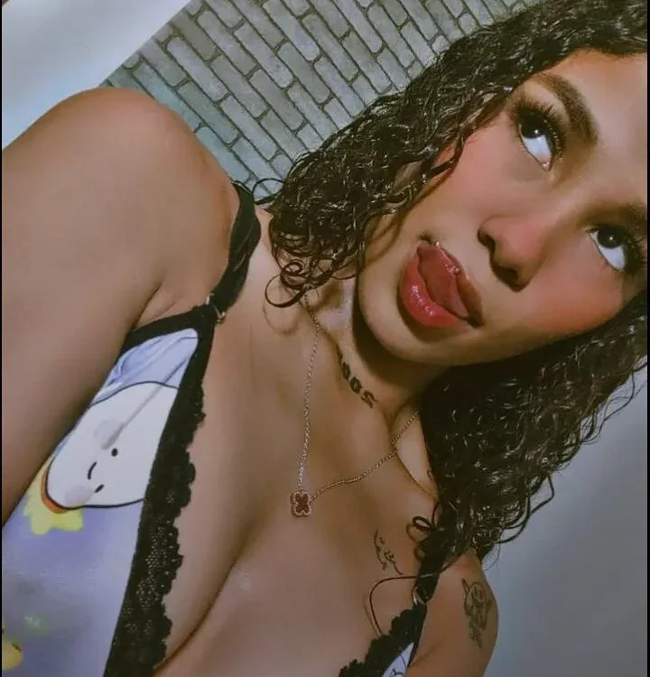 Airarose's Offline XXX Chat