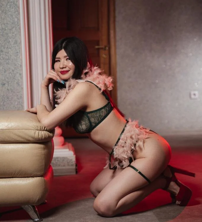 HarucaAsianGirls' Offline XXX Chat