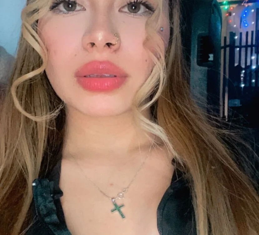 Bianca_Blaze offline chatrum