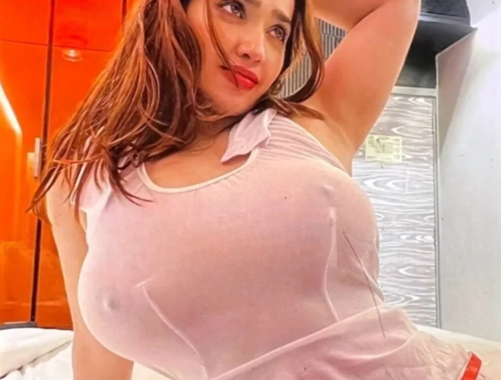 MiaKhalifaBomM's Offline XXX Chat