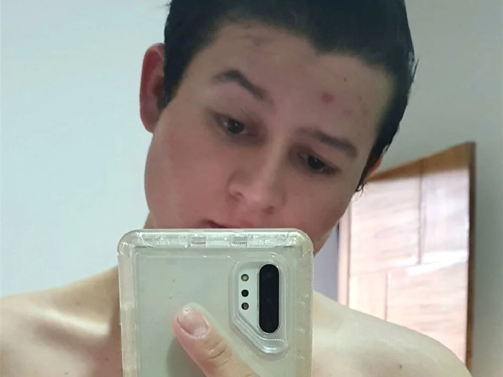 Romanjavierr Offline XXX-chat