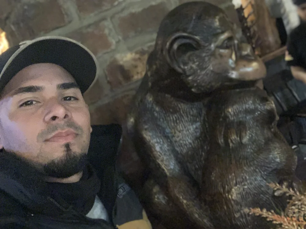 luar943's Offline Chat Room