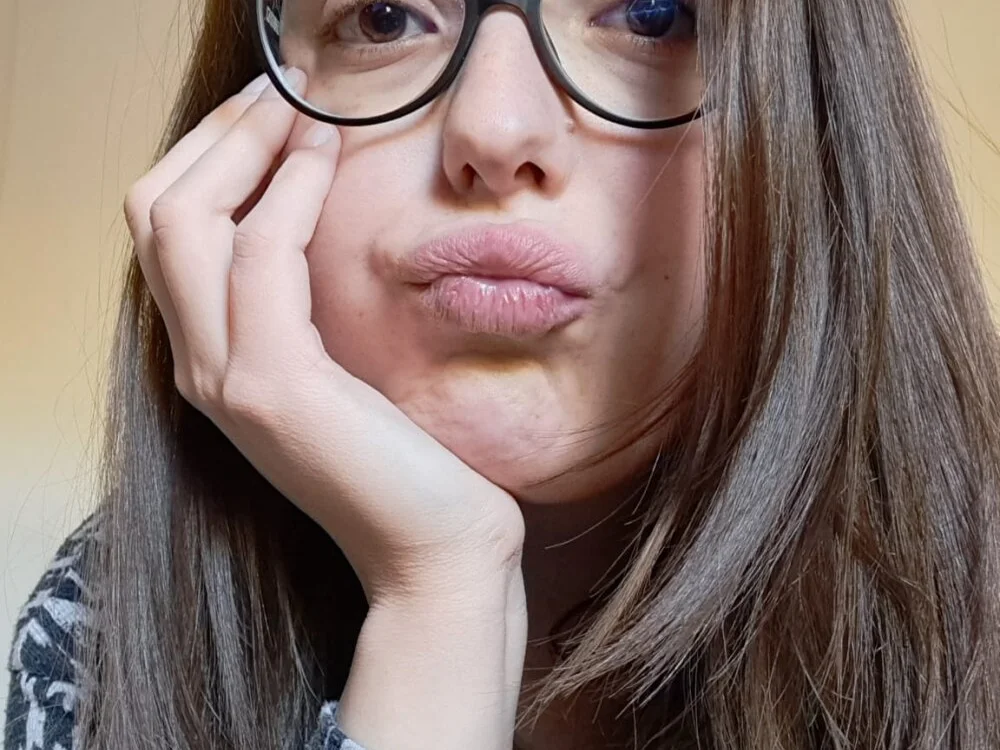 JulieAnnX Chat XXX offline