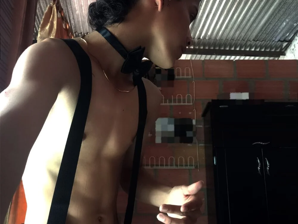 migueyalejo_teens' Offline XXX Chat