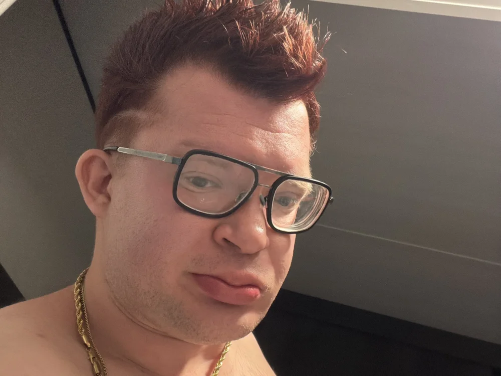 Mr-Red1997's Offline Chat Room