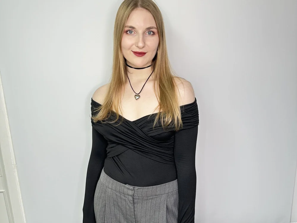 LesleyAce's Offline Chat Room