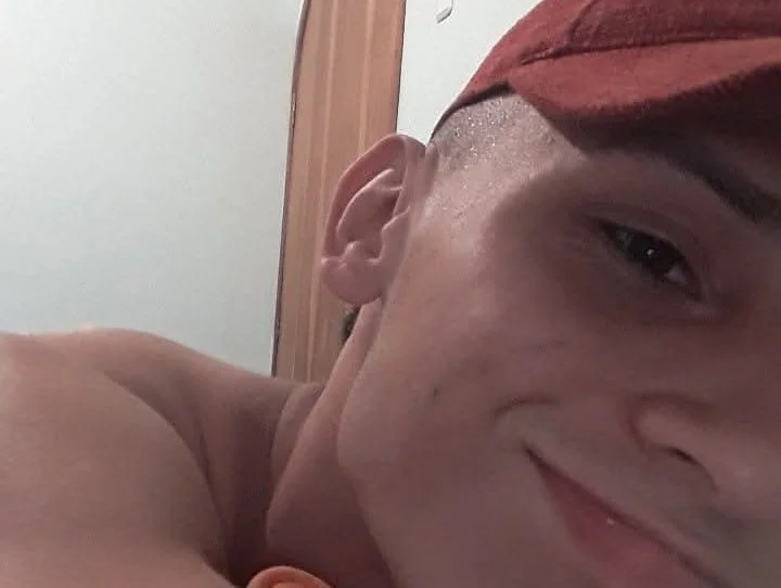 usain_28 Chat XXX offline