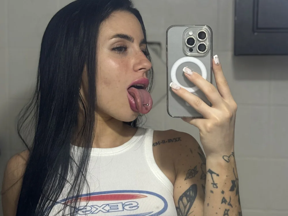 camiluarg1998's Offline XXX Chat