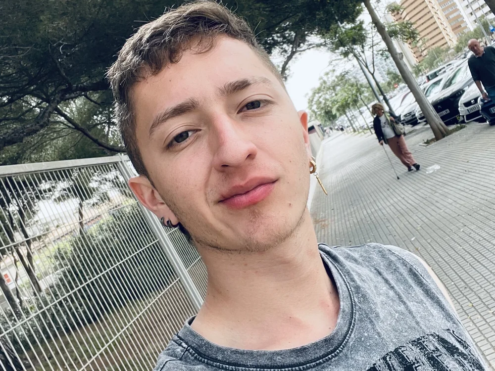 PayableEminence's Offline Chat Room