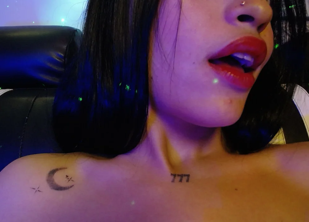 Sharlot_essence's Offline XXX Chat