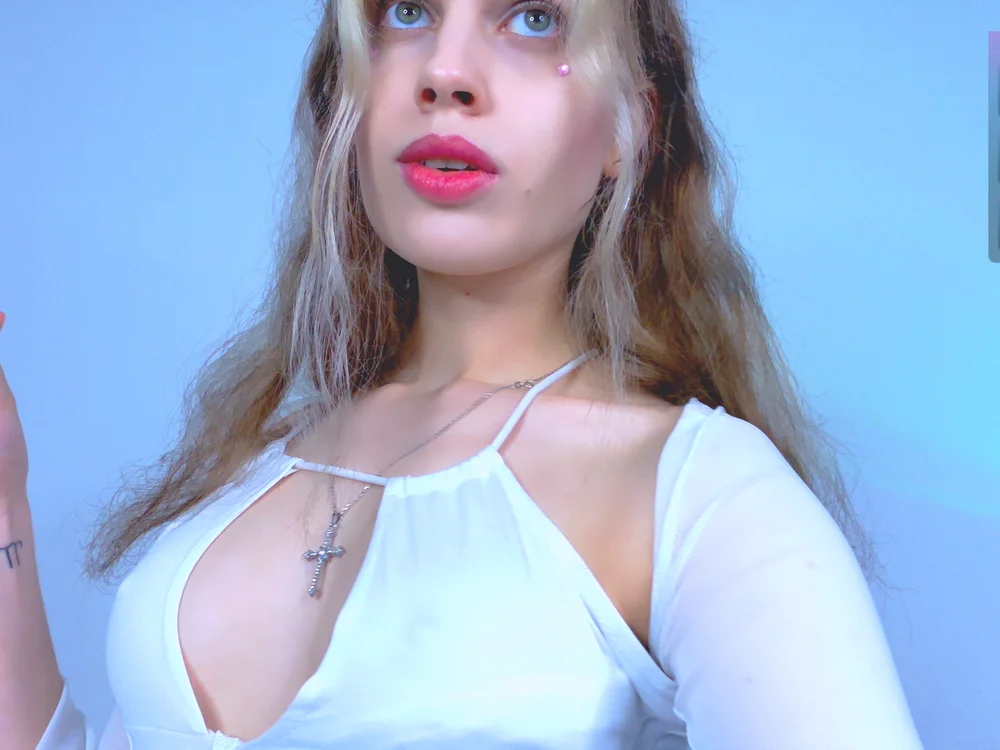 skinnylilbitch's most recent online preview