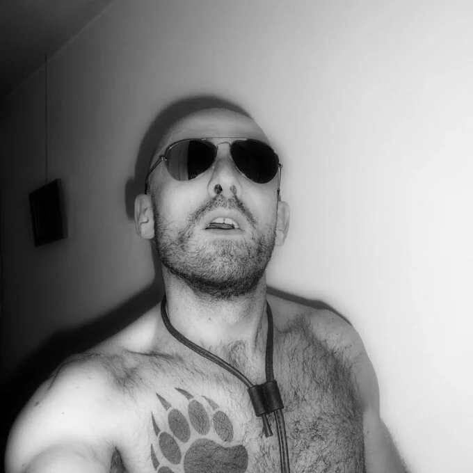 biportugaisparis' Offline XXX Chat