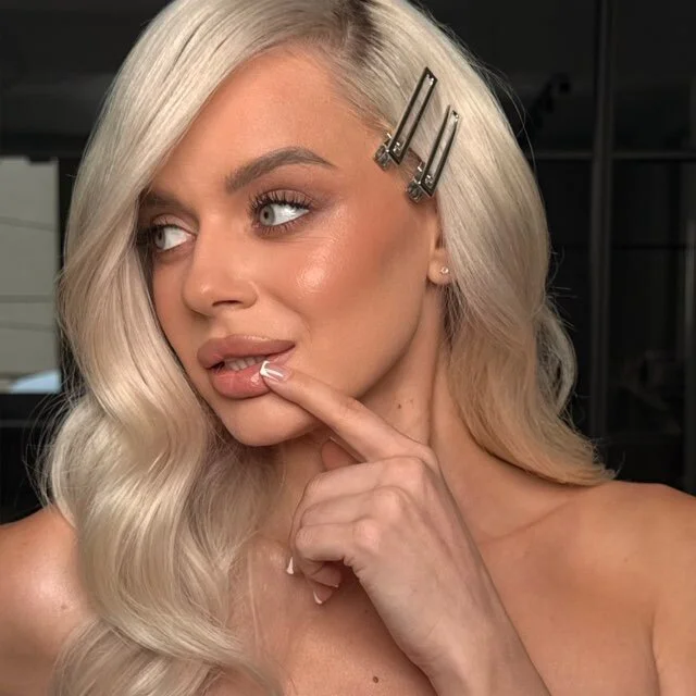 NakitaSavely Adlı Modelin Çevrimdışı XXX Sohbeti