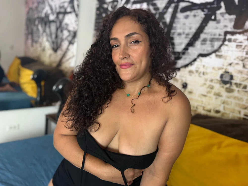 cyla_curvy offline chatrum