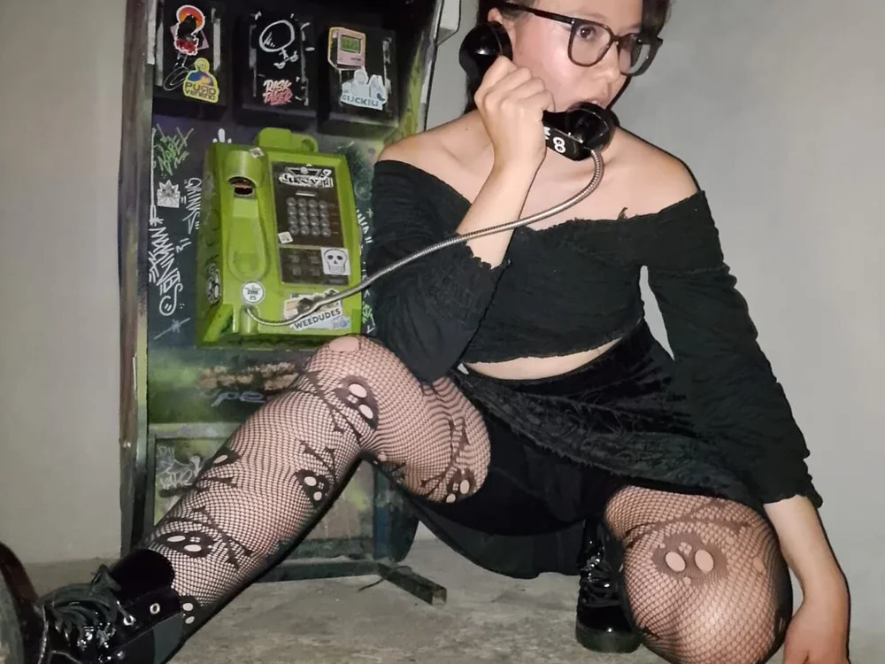 valeriabrooks_'s Offline Chat Room