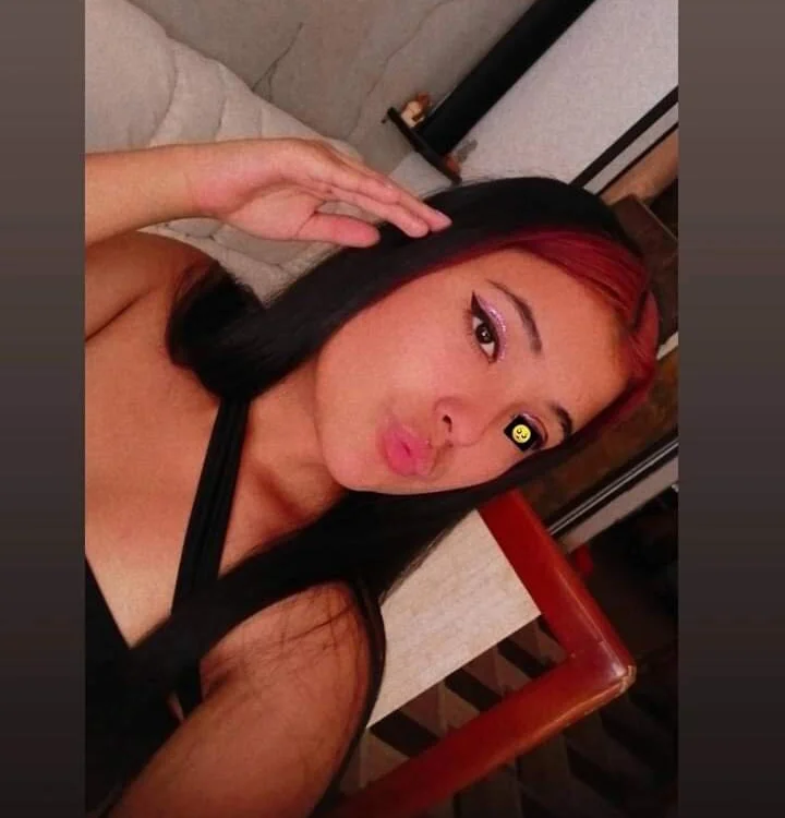 Brunette-Hott offline chatrum