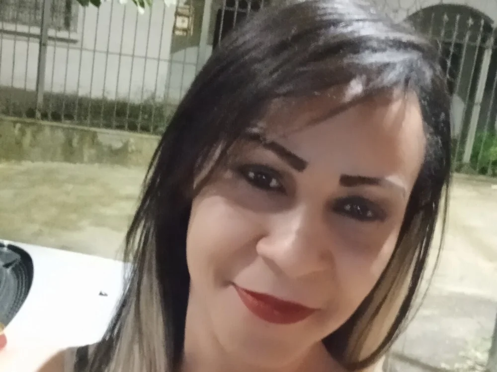 Rebeca0585's Offline Chat Room