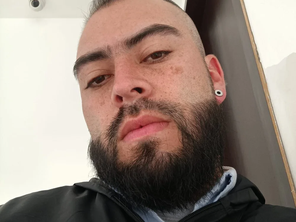 biglatintool's Offline Chat Room