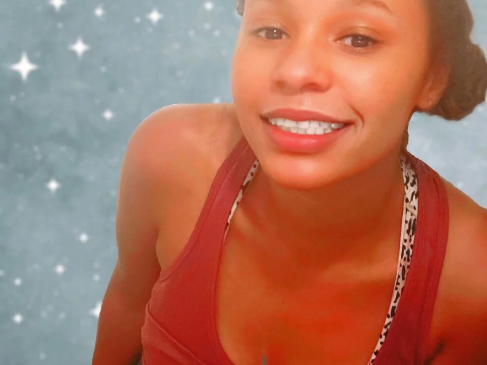 secretlynikkii 離線 XXX 聊天